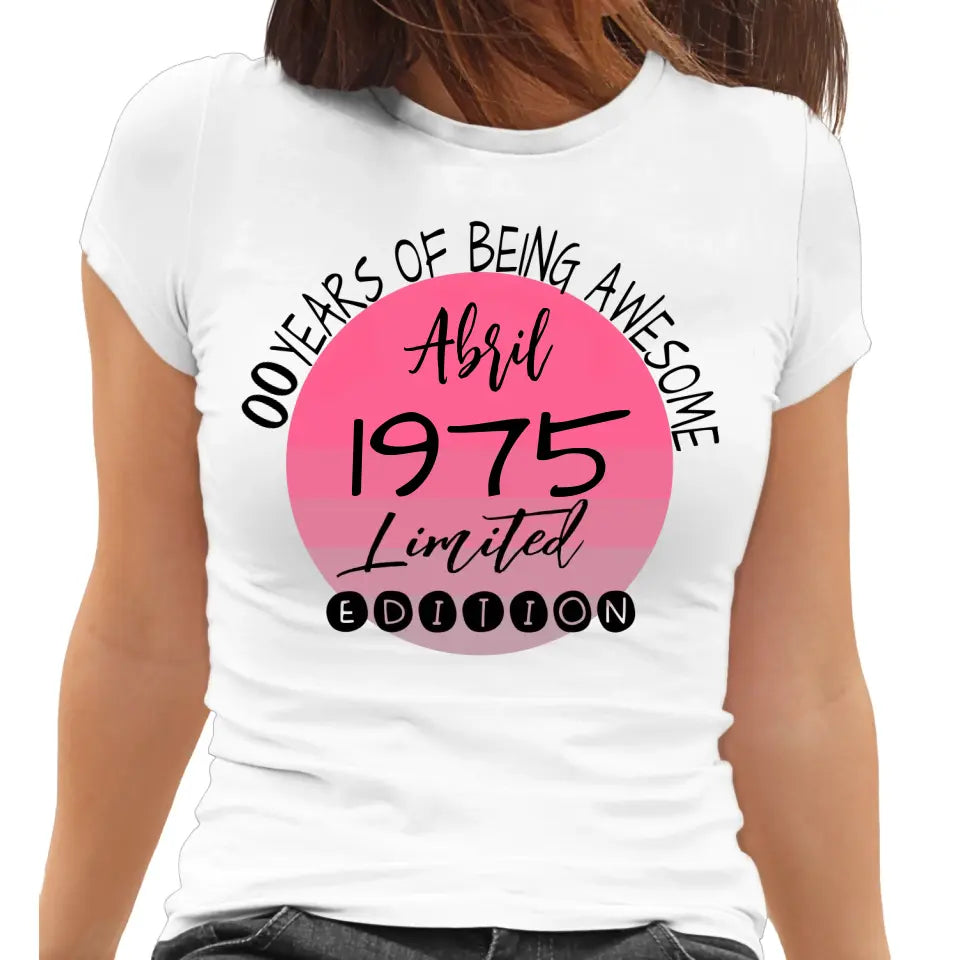 Playera Personalizada de Cumpleaños Years of Being Awesome Pink Pantoné