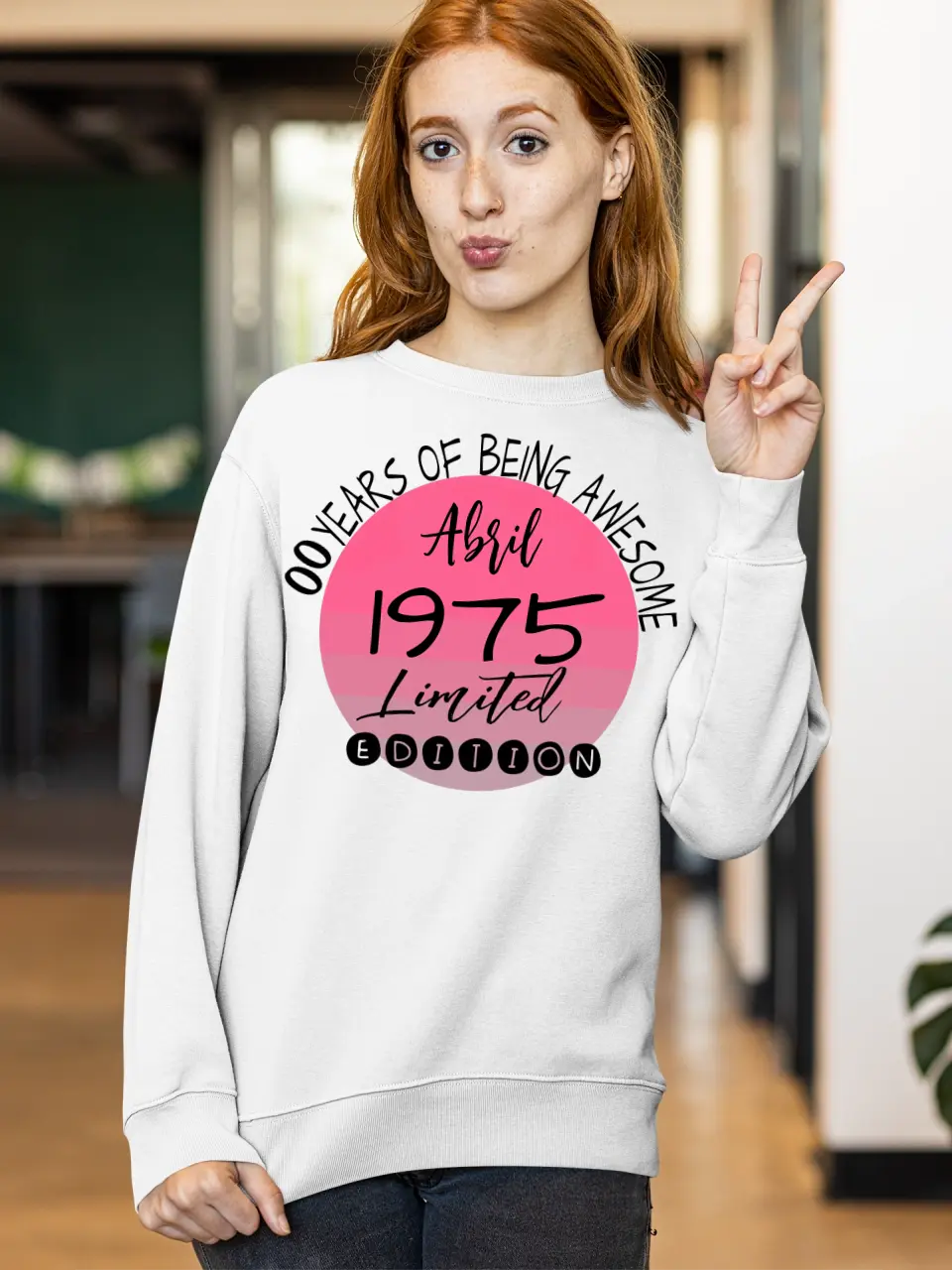 Playera Personalizada de Cumpleaños Years of Being Awesome Pink Pantoné